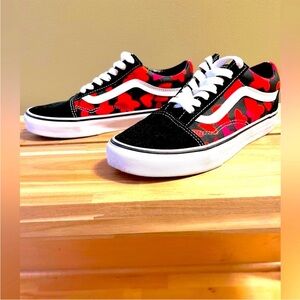 Like-new Vans Old Skool Skate shoe, Hearts, Size 7
Valentines RARE